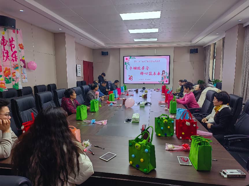 巾帼绽芳华 师心筑未来  ——...